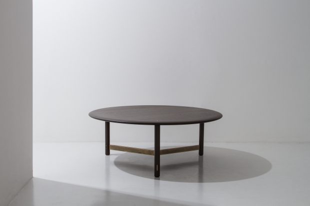 Stilt round table extra large
