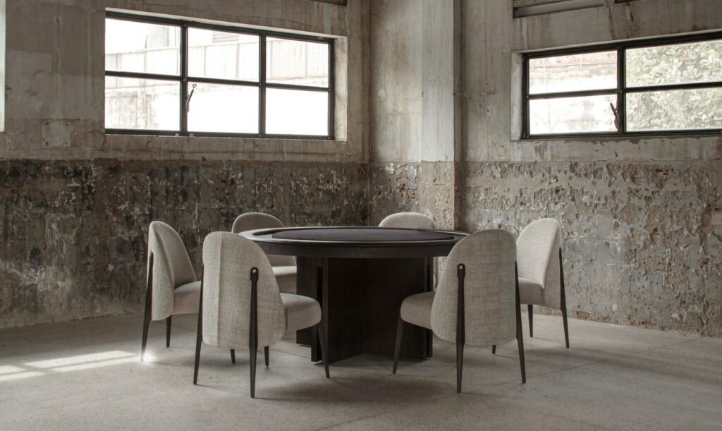 DINH Poker table District Eight