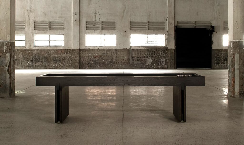 DINH SHUFFLEBOARD TABLE