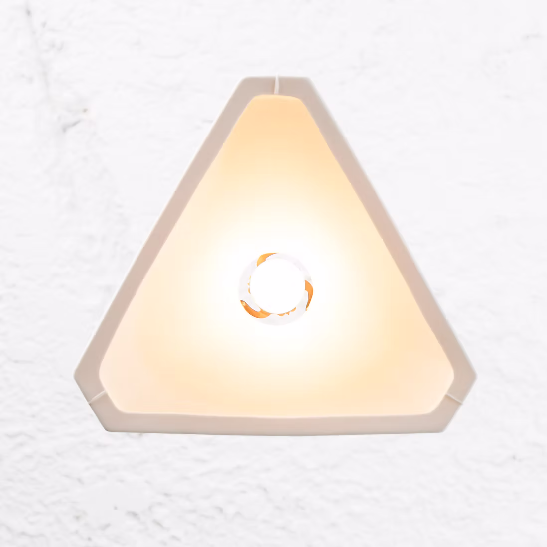Triangle lamp open