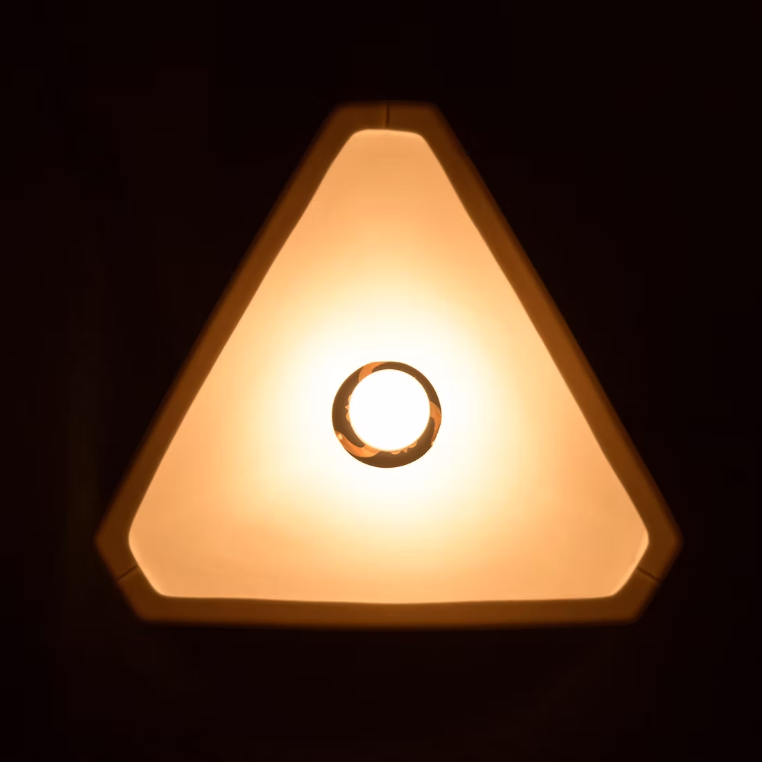 Triangle lamp open